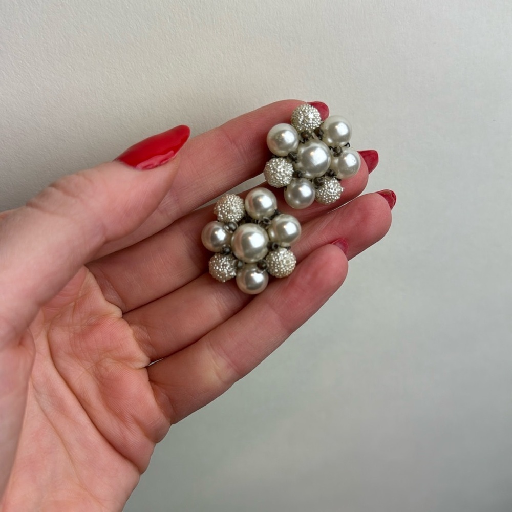 Vintage 1950s Floral Pearl Beaded Clip on Earrings